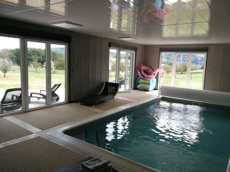 Piscine intérieure